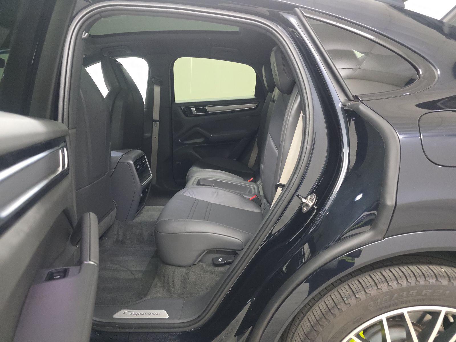 2022 Porsche Cayenne E-Hybrid Platinum Edition AWD