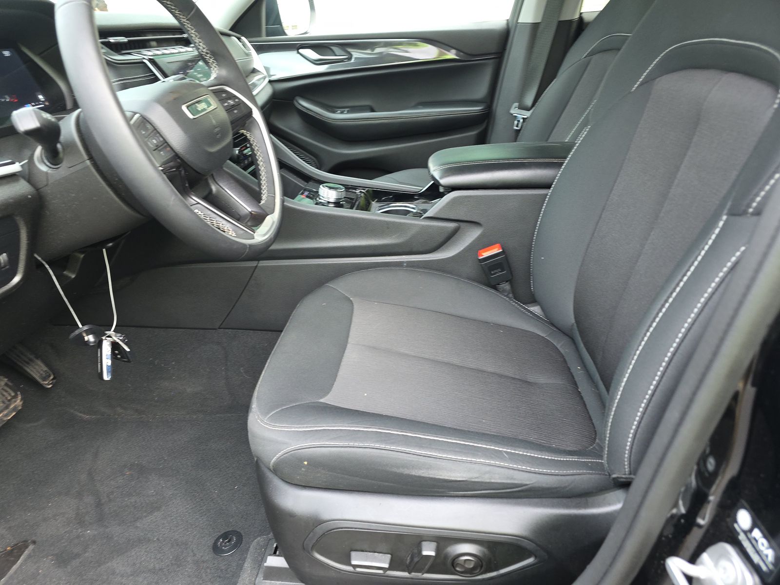 2023 Jeep Grand Cherokee Laredo AWD