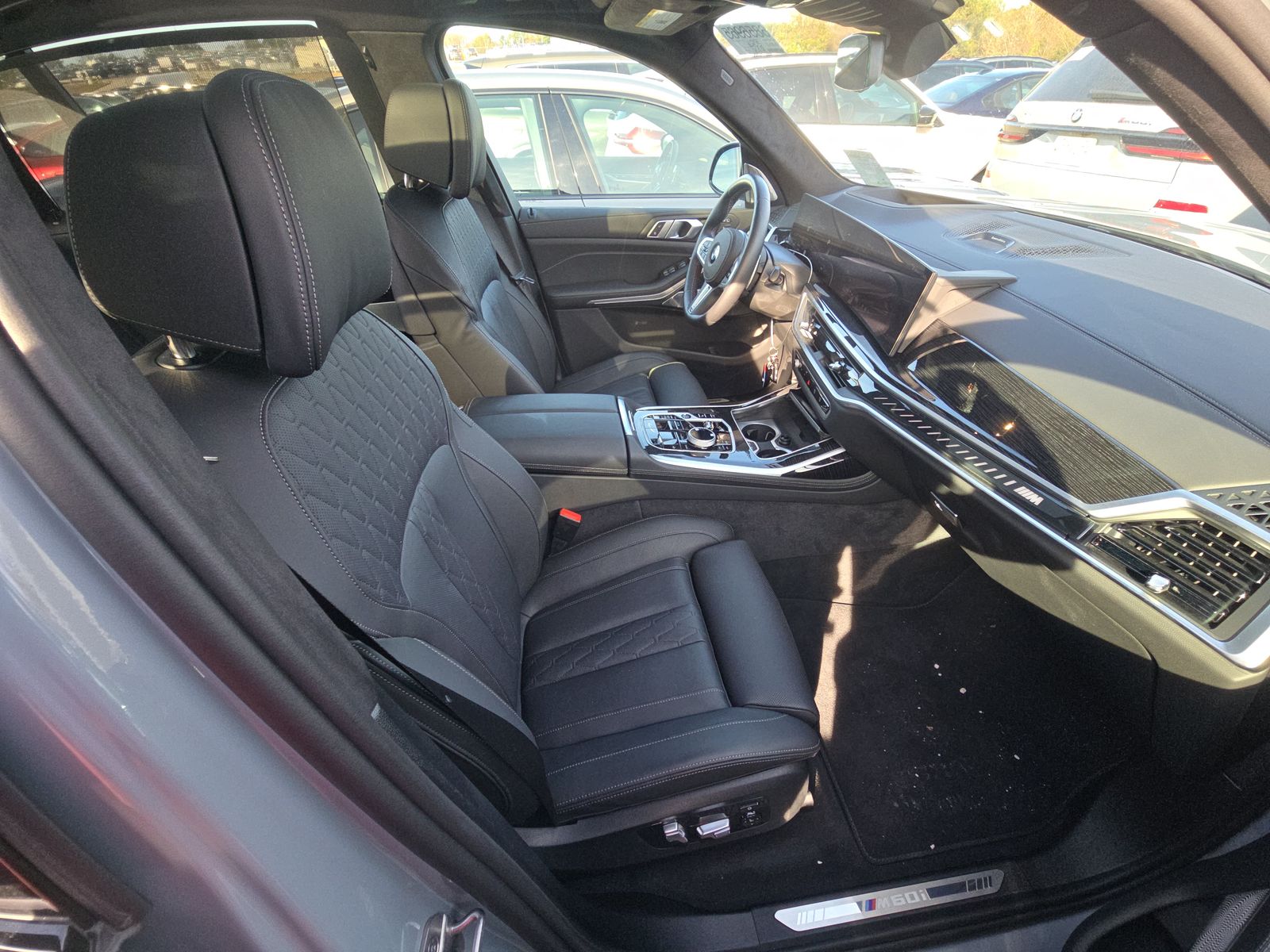 2025 BMW X7 M60i AWD