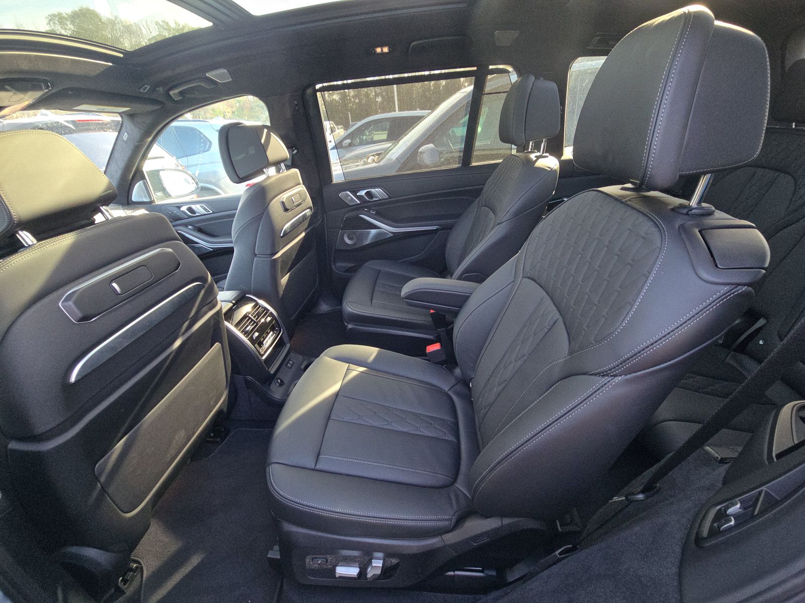 2025 BMW X7 M60i AWD