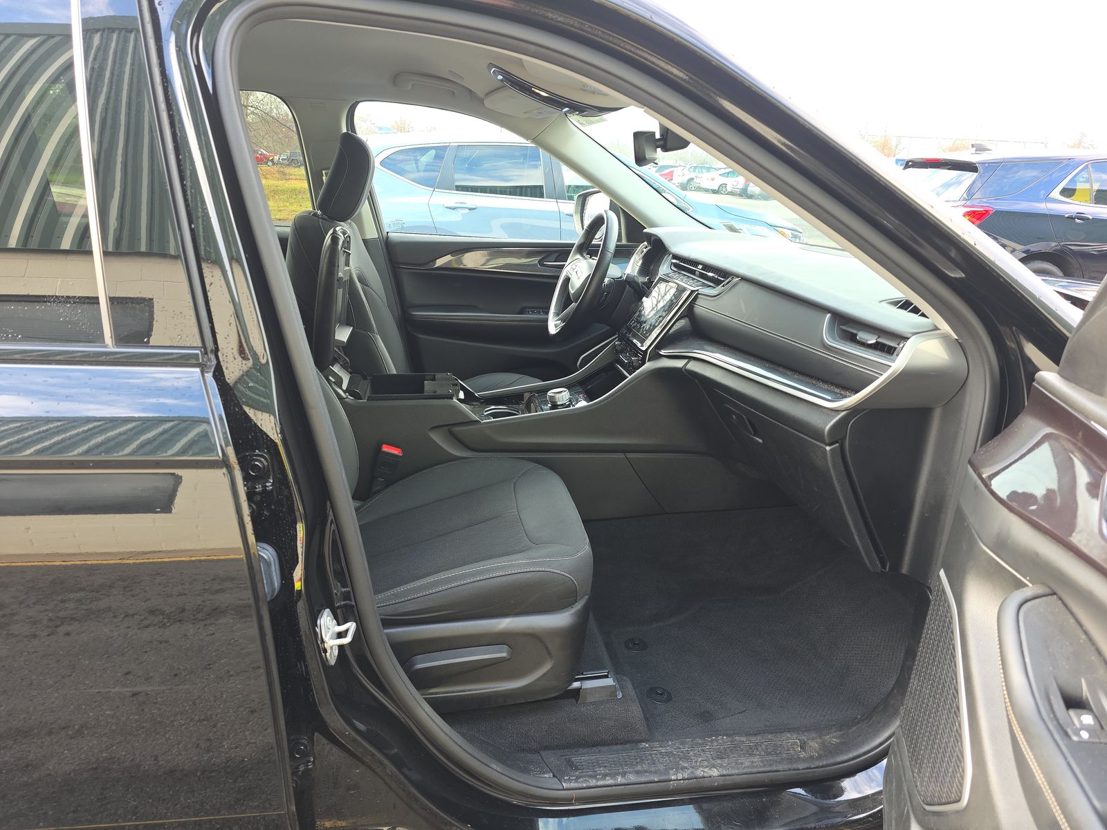 2022 Jeep Grand Cherokee Laredo AWD