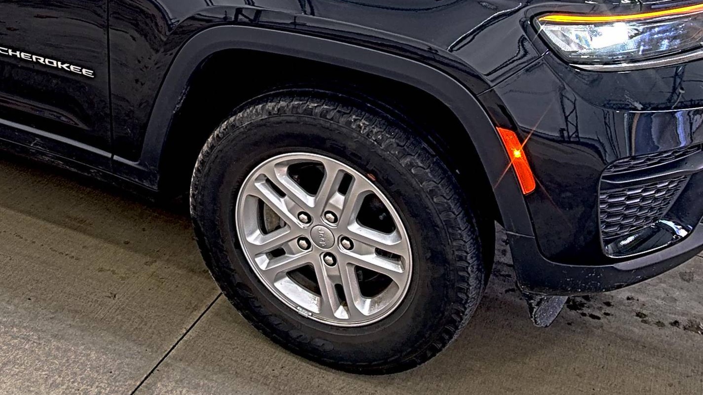 2022 Jeep Grand Cherokee Laredo AWD