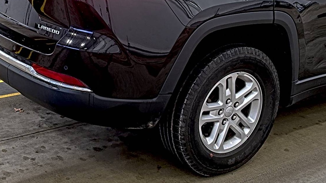 2022 Jeep Grand Cherokee Laredo AWD