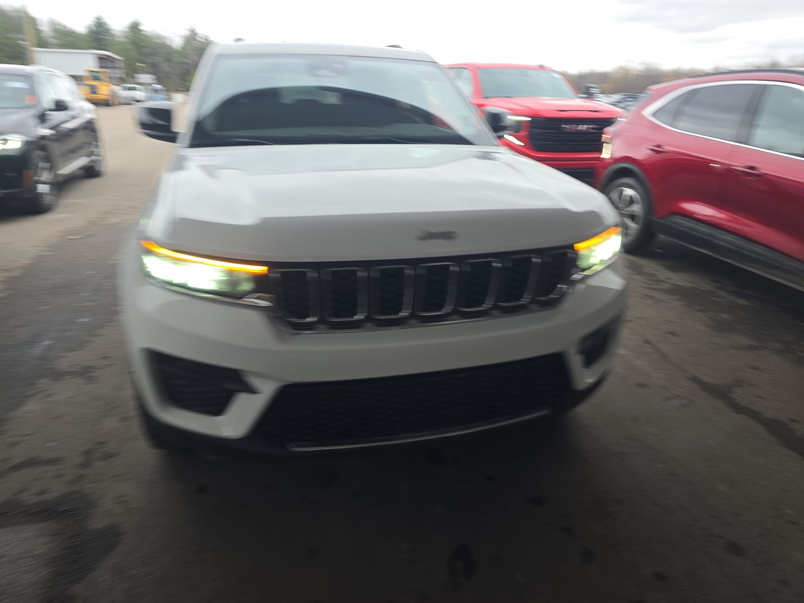 2023 Jeep Grand Cherokee Laredo AWD