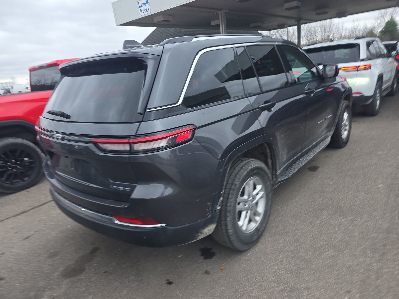 2023 Jeep Grand Cherokee Laredo AWD