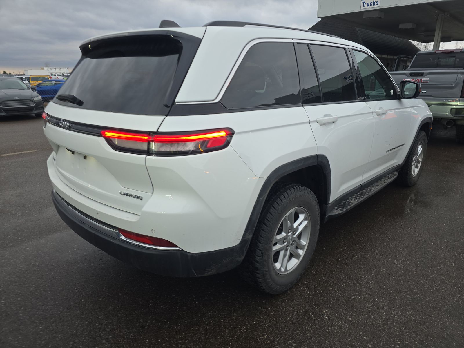 2023 Jeep Grand Cherokee Laredo AWD