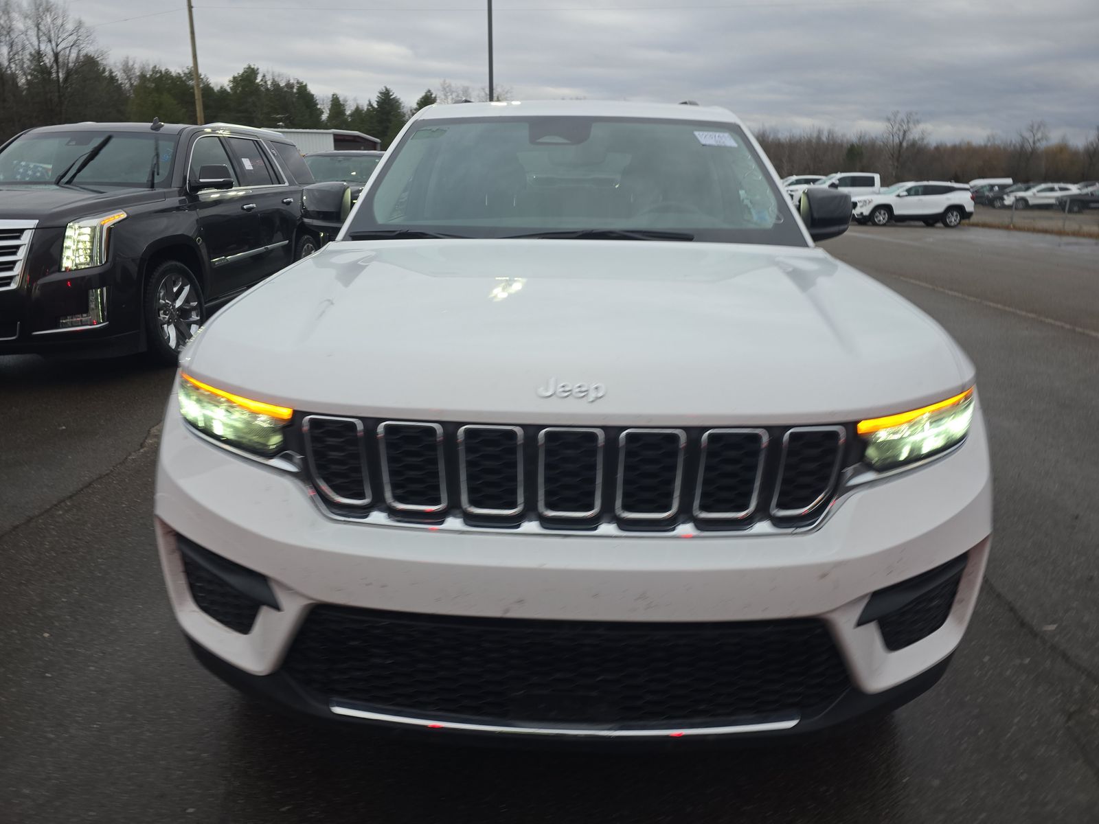 2023 Jeep Grand Cherokee Laredo AWD