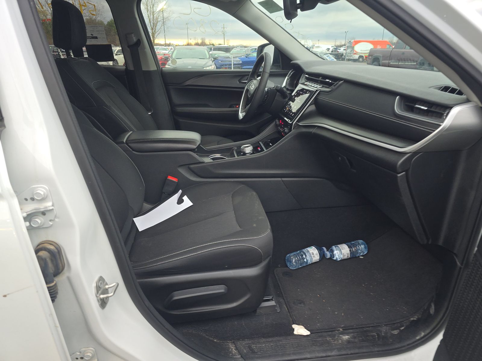 2023 Jeep Grand Cherokee Laredo AWD