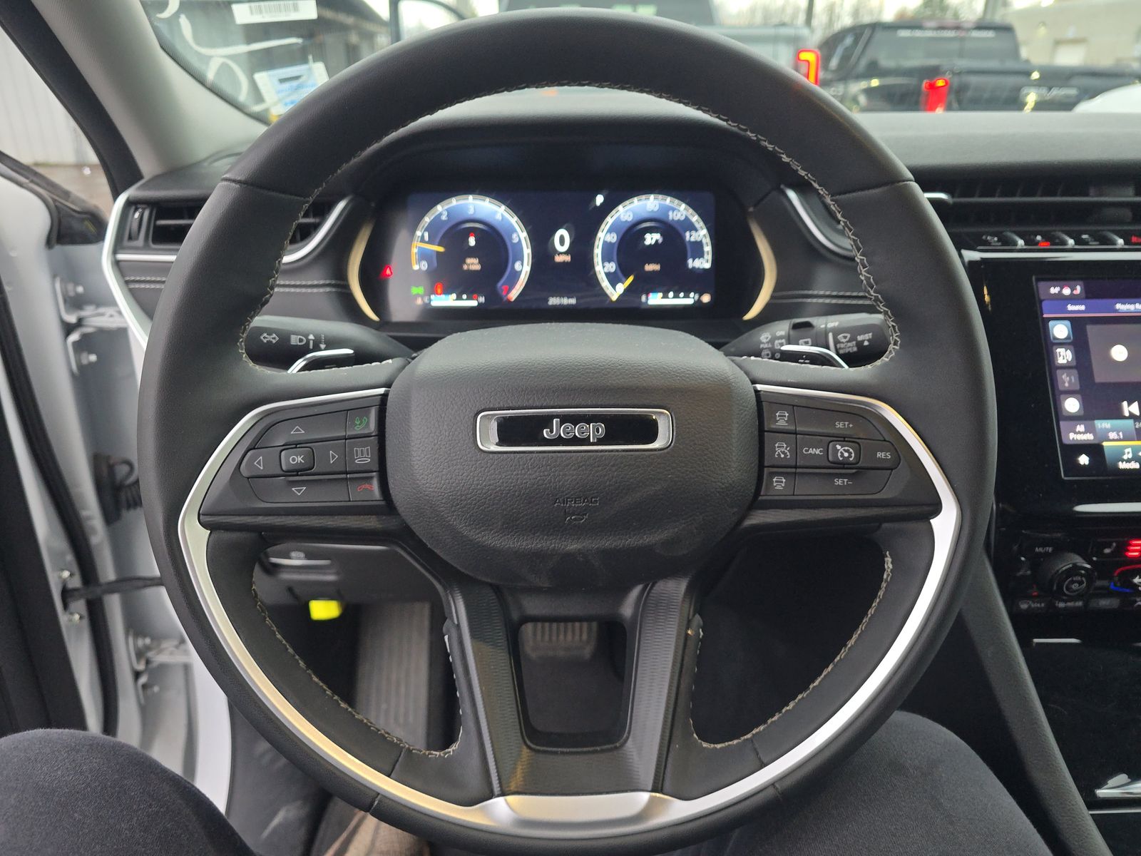 2023 Jeep Grand Cherokee Laredo AWD