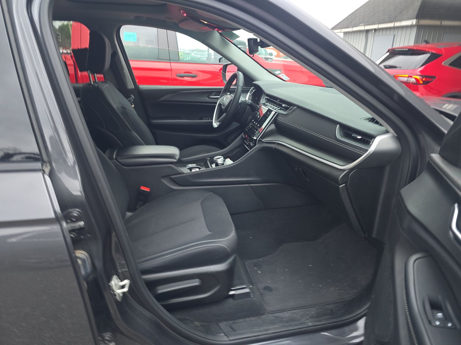 2023 Jeep Grand Cherokee Laredo AWD