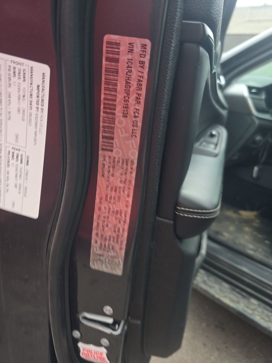 2023 Jeep Grand Cherokee Laredo AWD