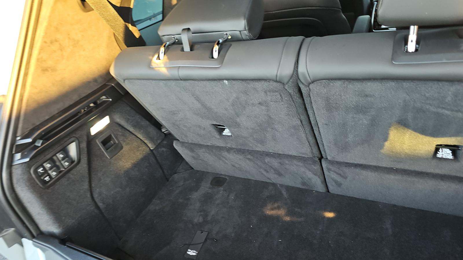 2025 BMW X7 M60i AWD