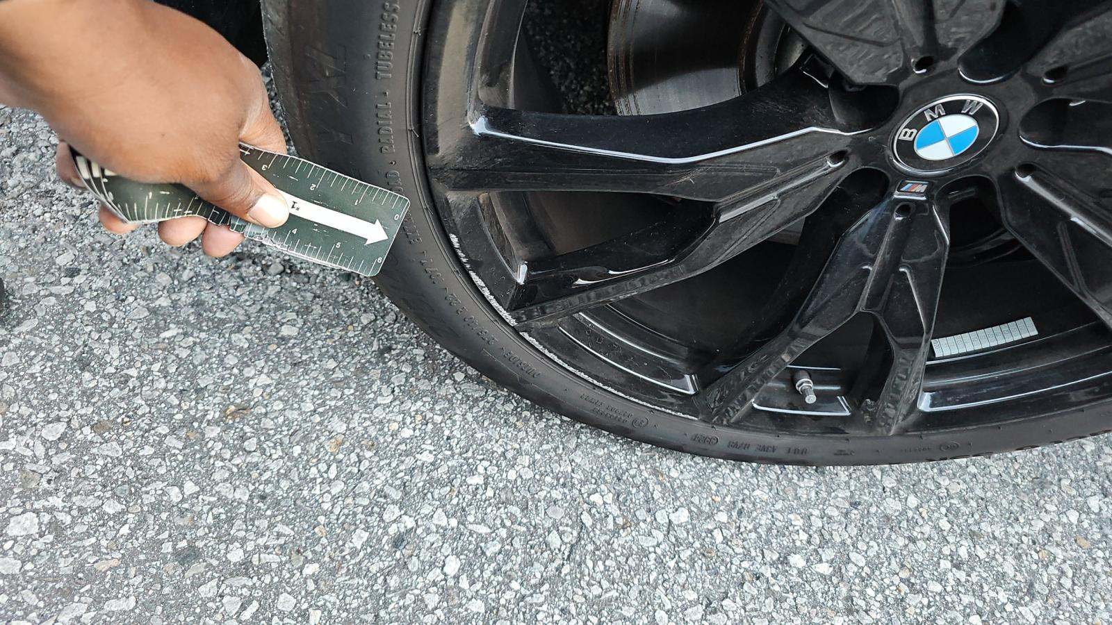 2025 BMW X7 M60i AWD