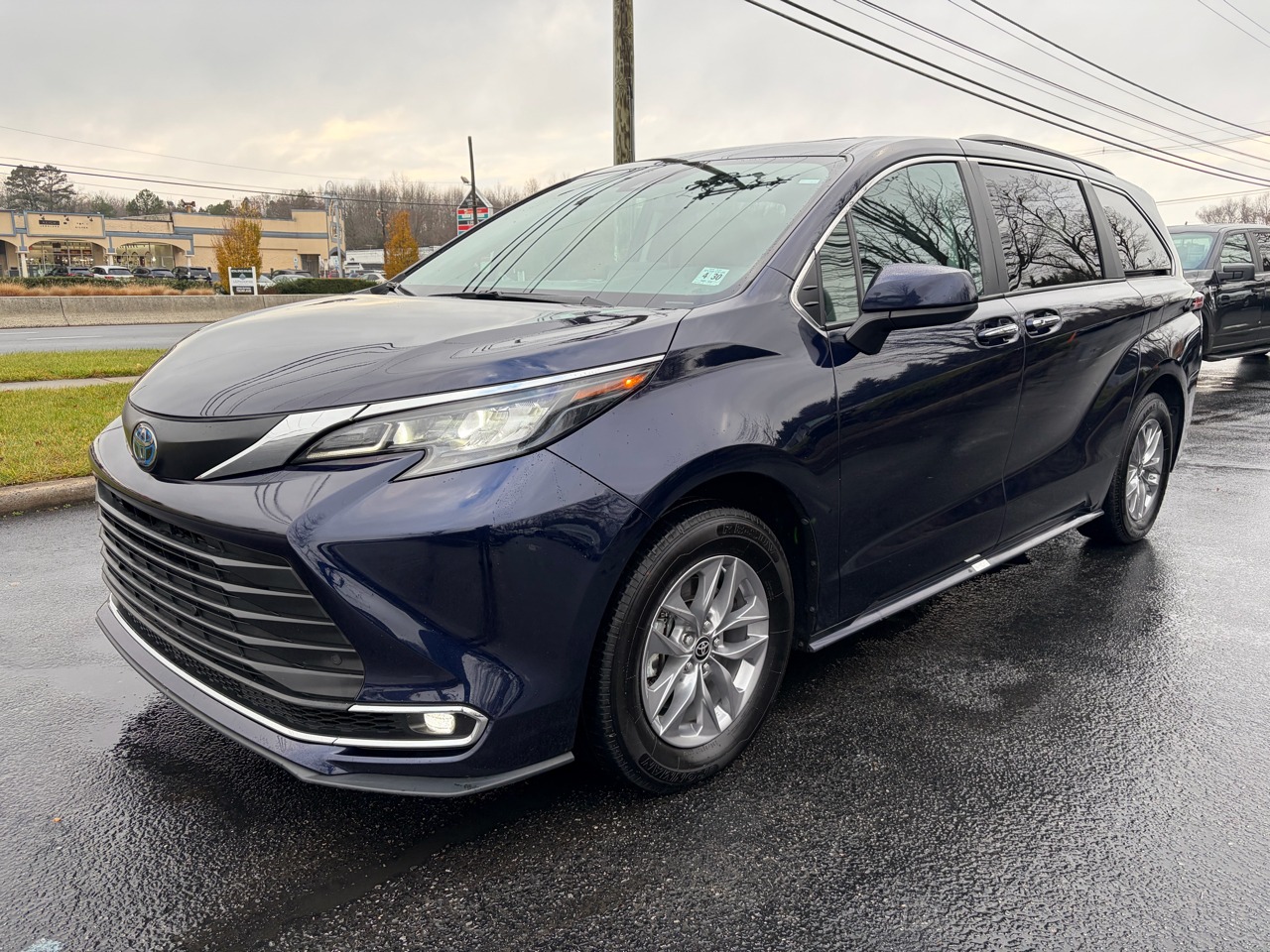 2024 Toyota Sienna XLE FWD