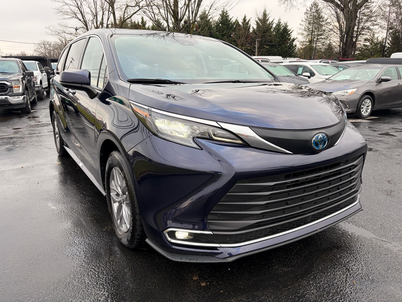 2024 Toyota Sienna XLE FWD