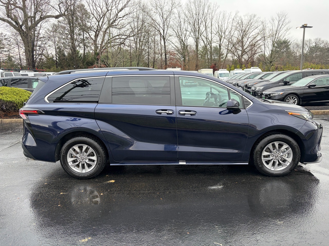 2024 Toyota Sienna XLE FWD