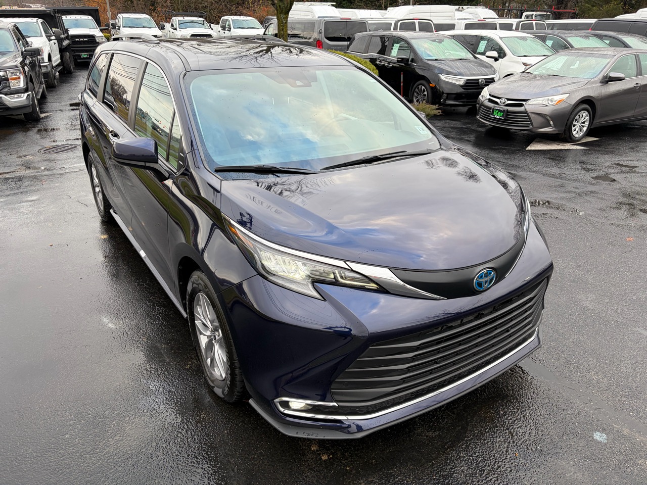 2024 Toyota Sienna XLE FWD