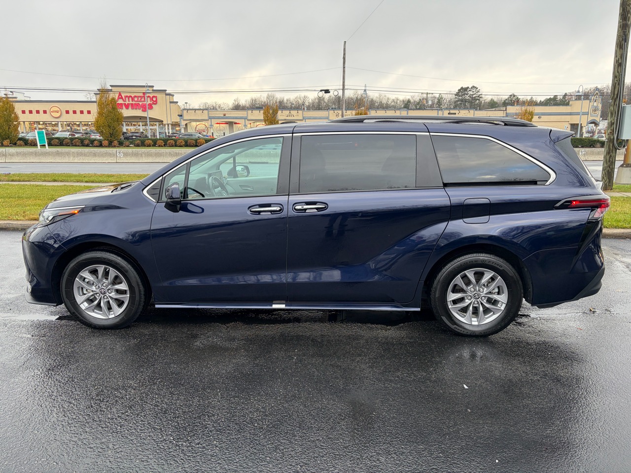 2024 Toyota Sienna XLE FWD