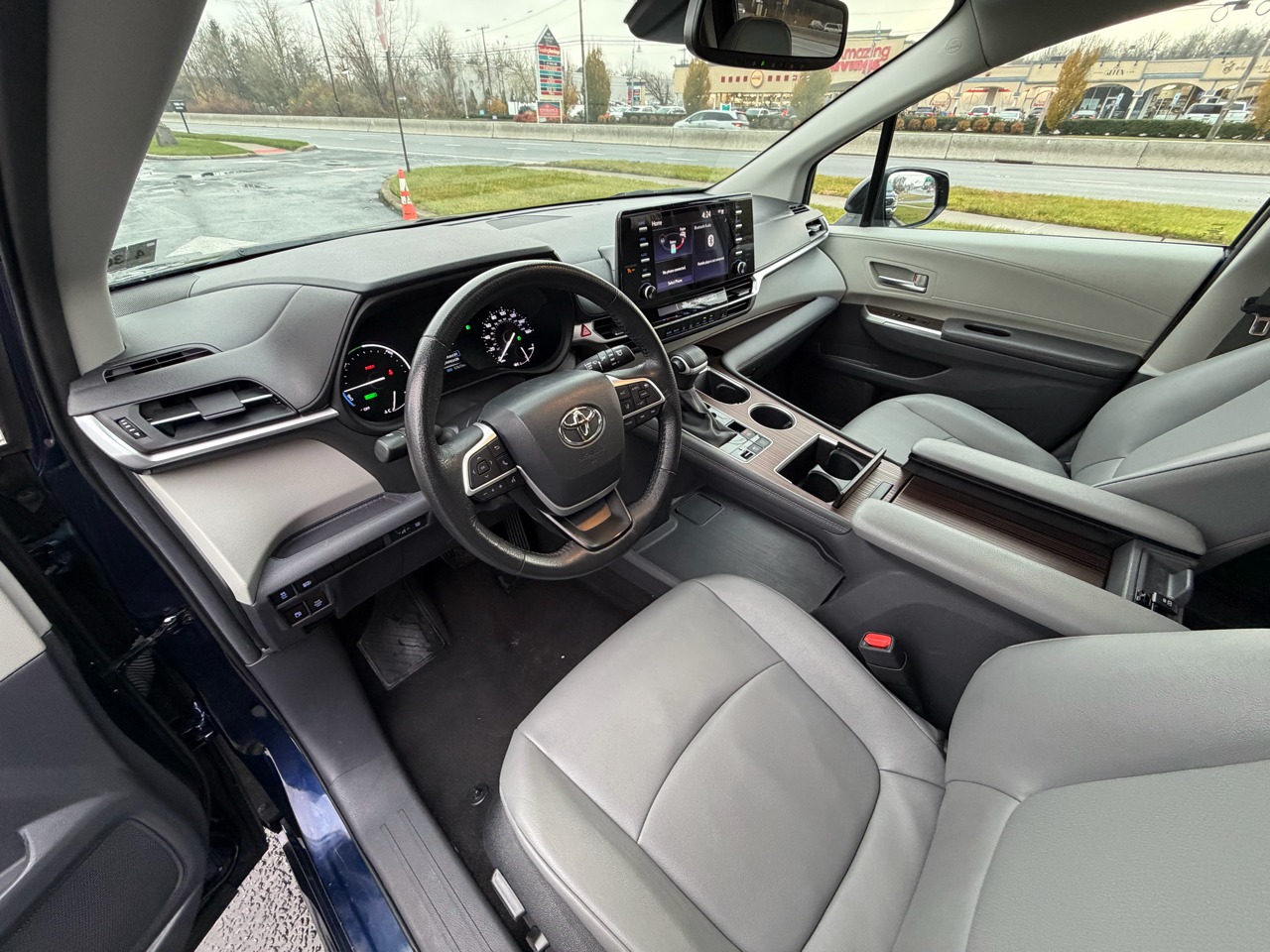 2024 Toyota Sienna XLE FWD