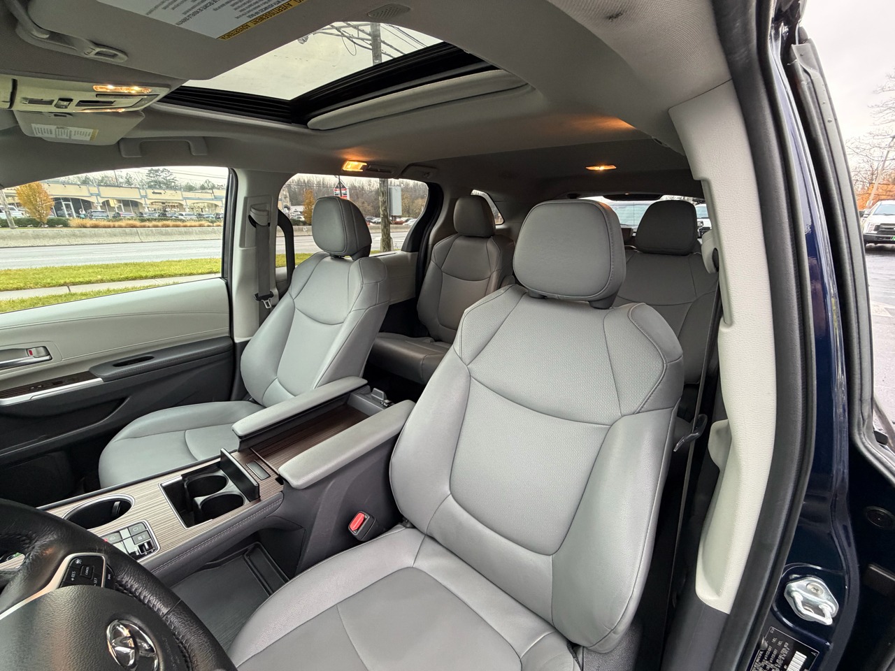 2024 Toyota Sienna XLE FWD