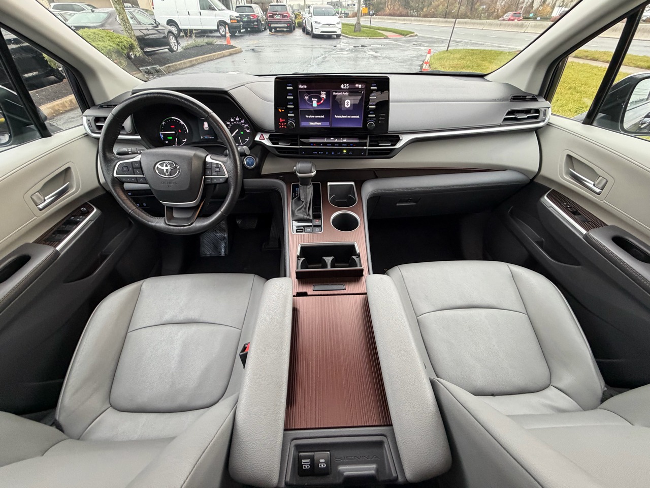 2024 Toyota Sienna XLE FWD