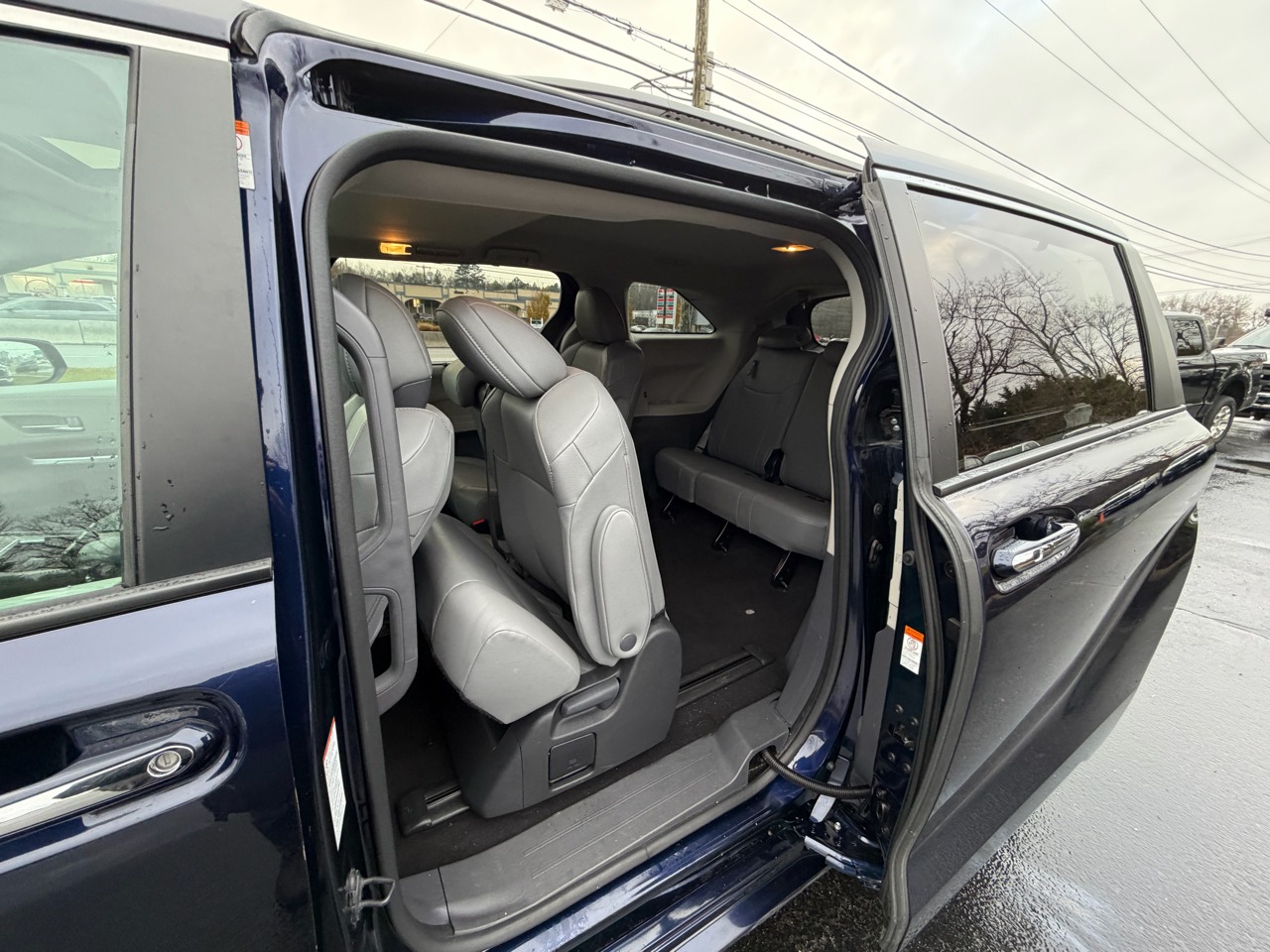 2024 Toyota Sienna XLE FWD