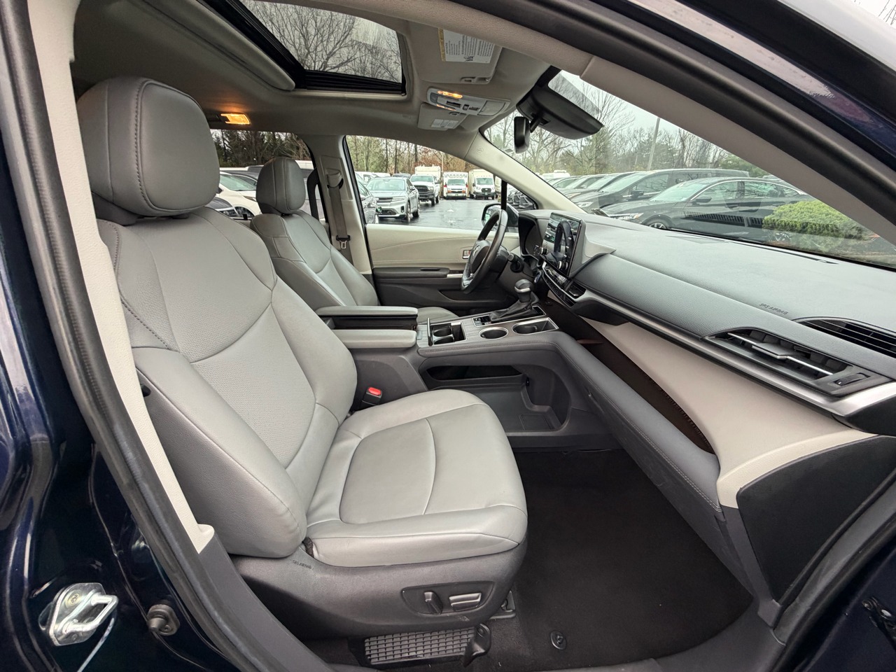 2024 Toyota Sienna XLE FWD