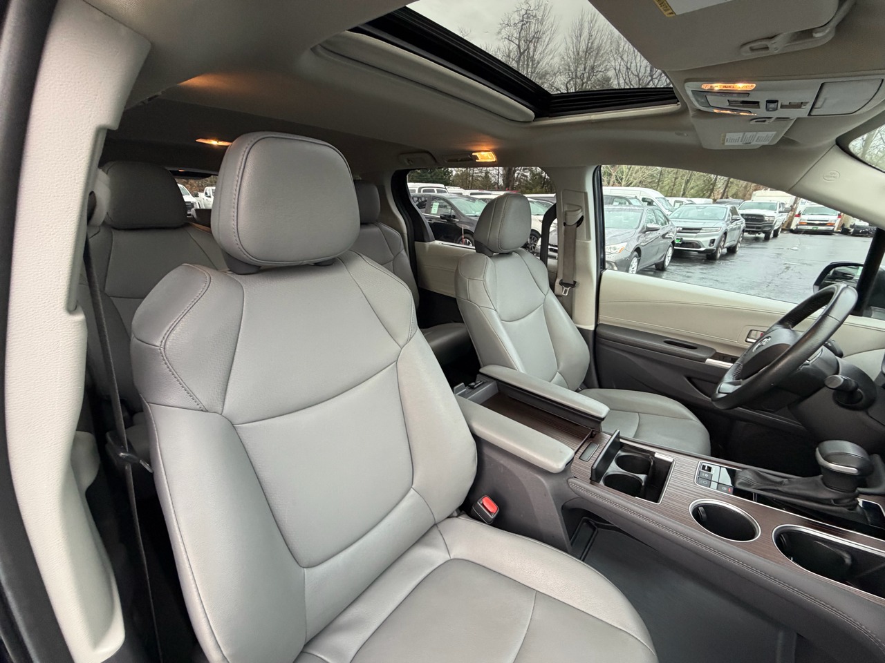 2024 Toyota Sienna XLE FWD