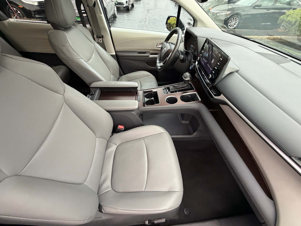 2024 Toyota Sienna XLE FWD