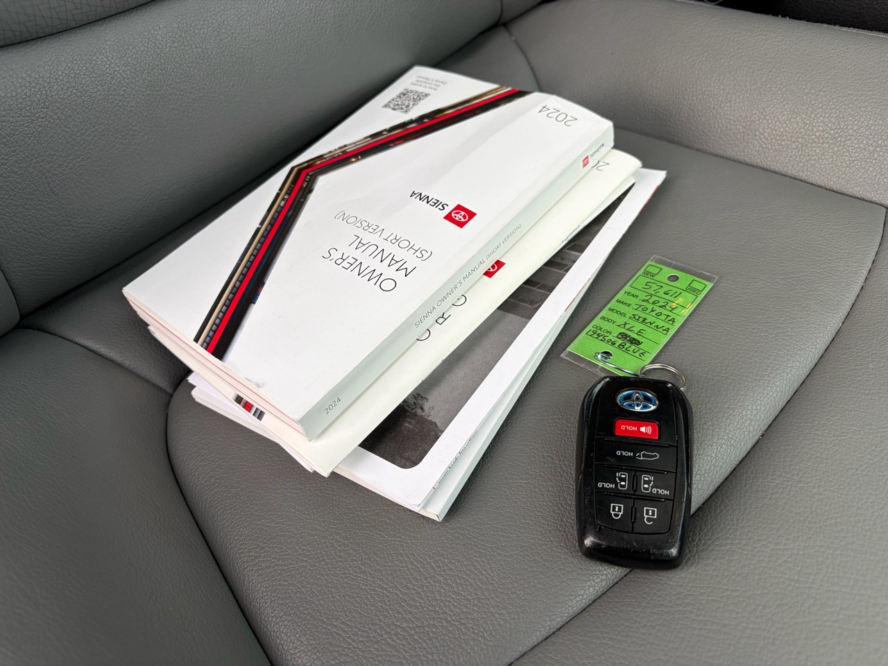 2024 Toyota Sienna XLE FWD