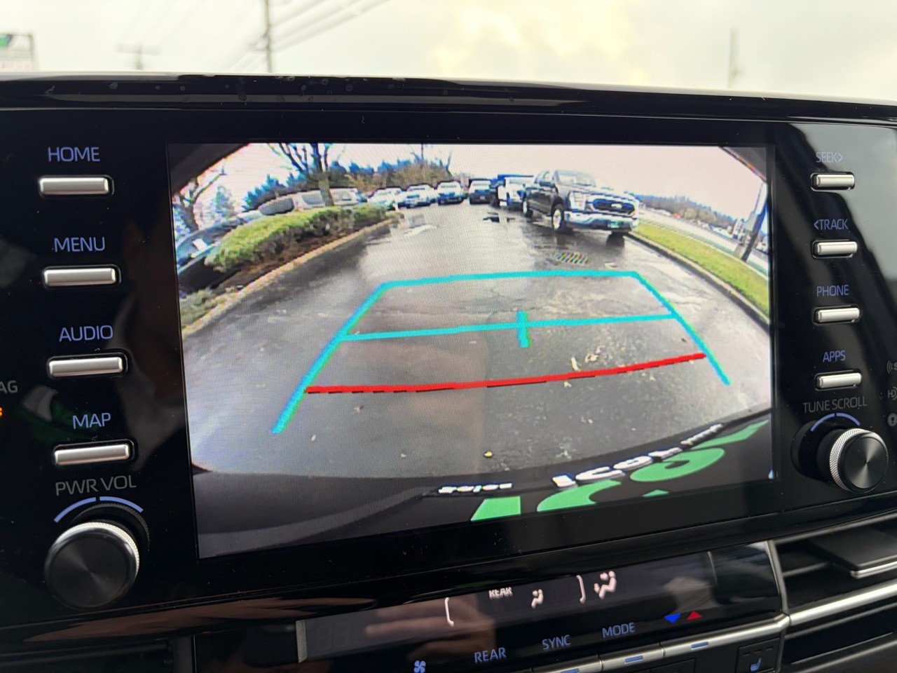 2024 Toyota Sienna XLE FWD