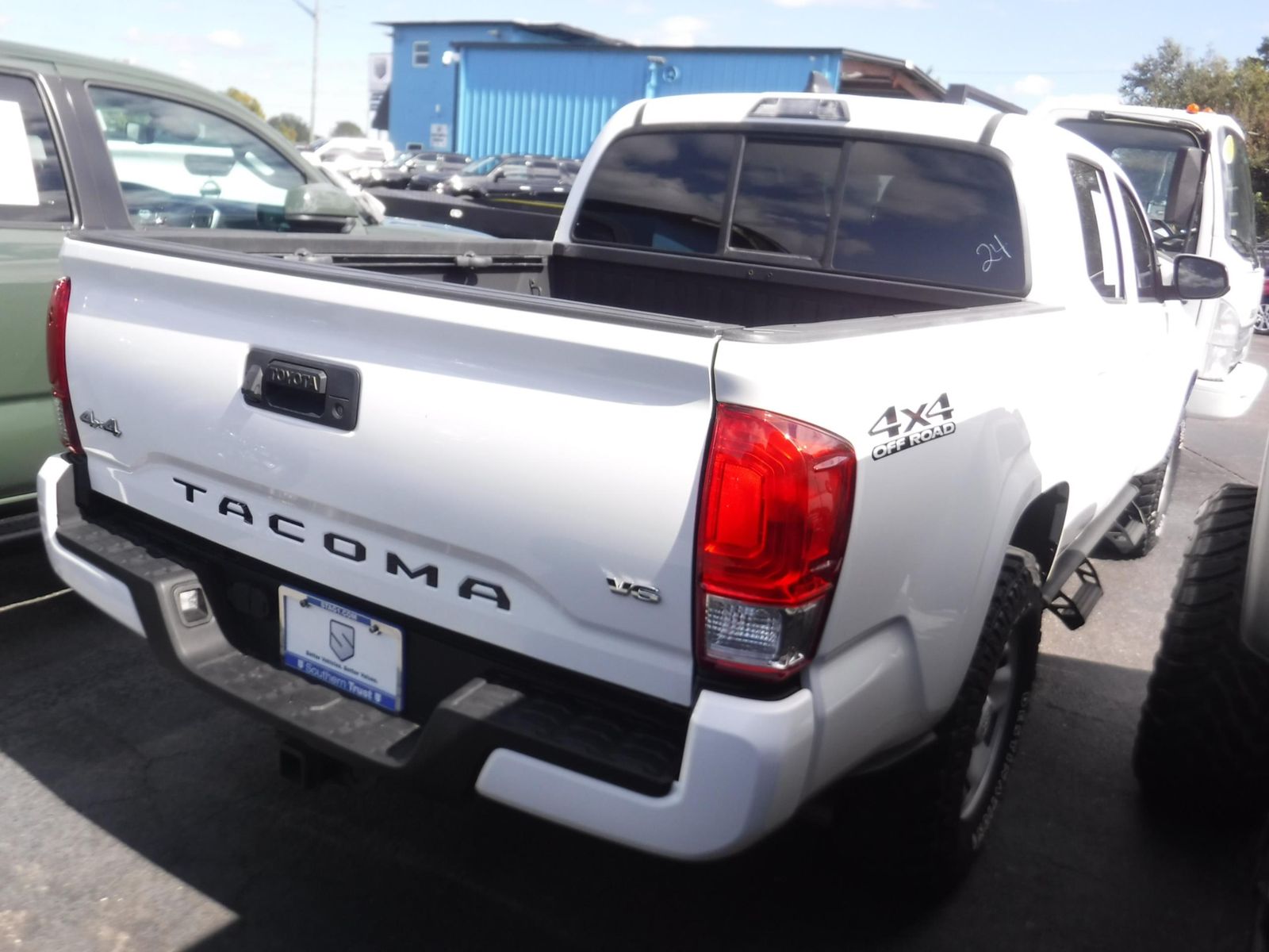 2022 Toyota Tacoma SR AWD