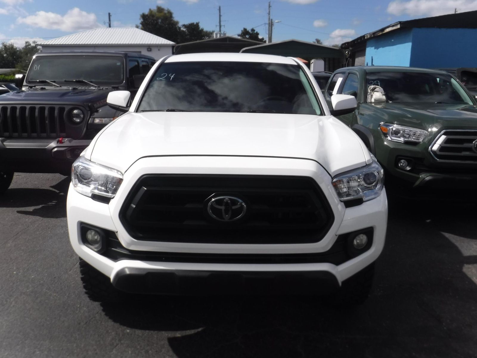 2022 Toyota Tacoma SR AWD