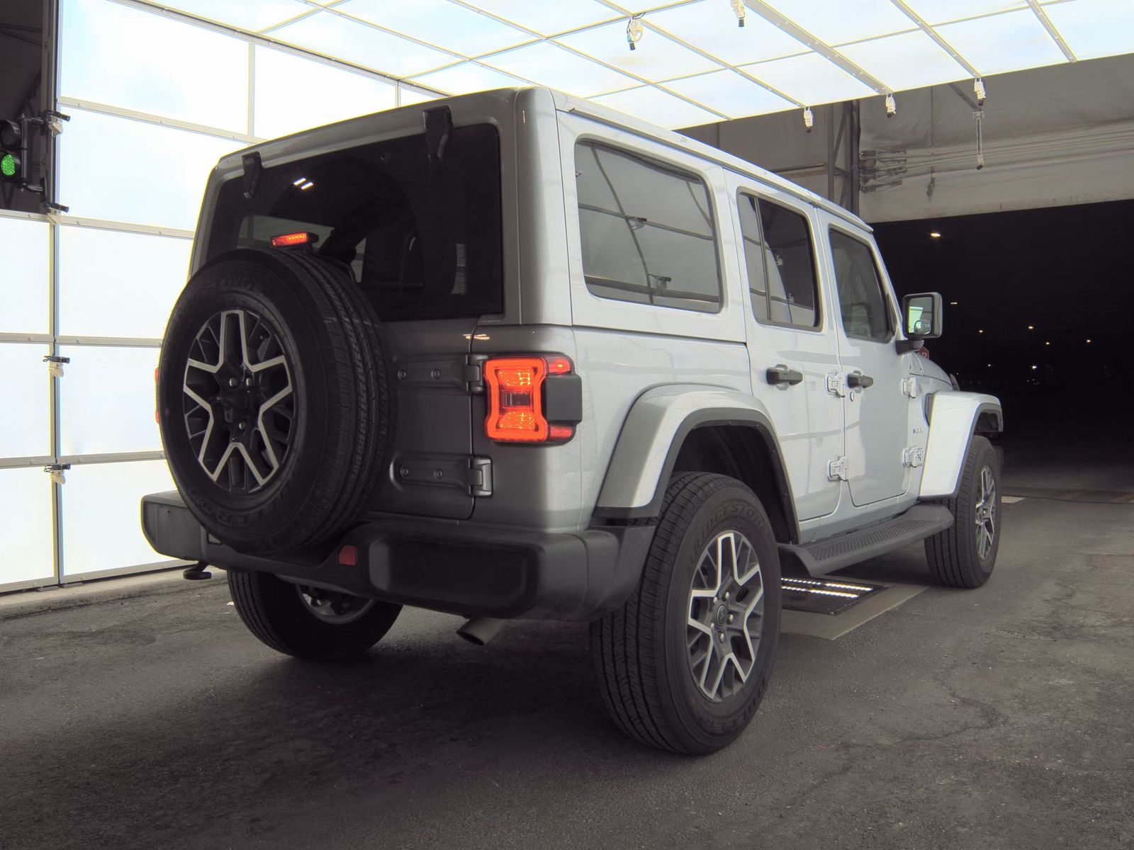 2024 Jeep Wrangler Sahara AWD