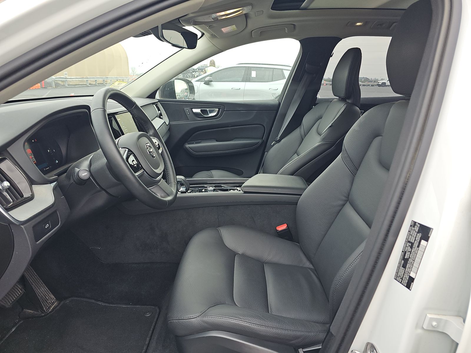 2025 Volvo XC60 B5 Plus AWD