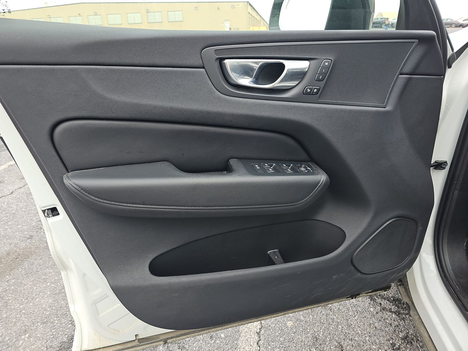 2025 Volvo XC60 B5 Plus AWD