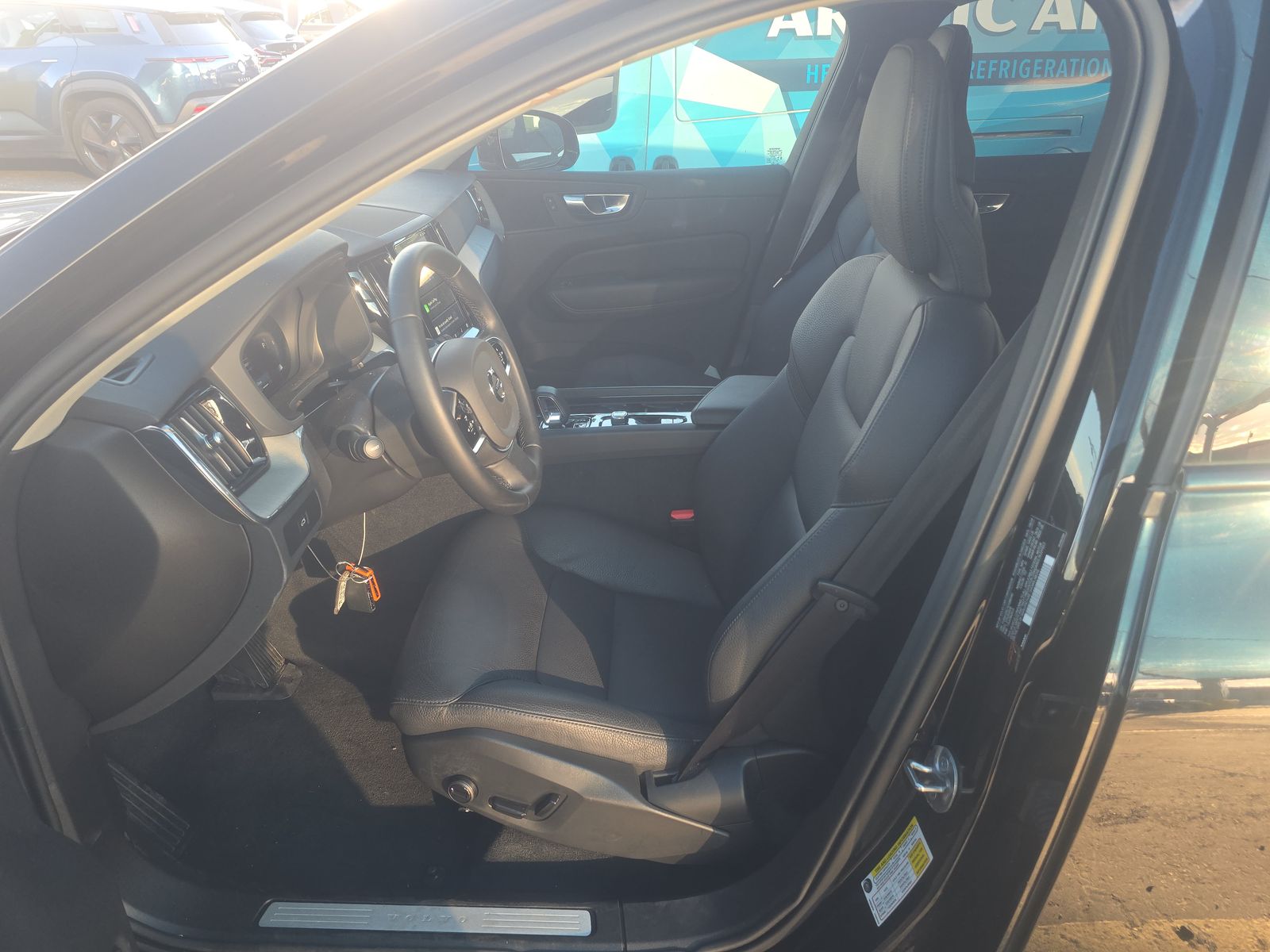 2025 Volvo XC60 B5 Plus AWD