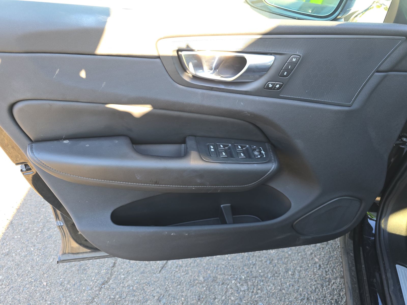 2025 Volvo XC60 B5 Plus AWD