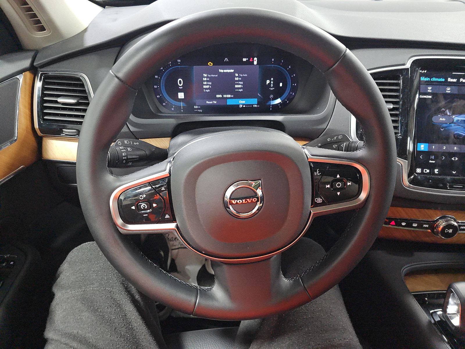 2024 Volvo XC90 B5 Plus AWD