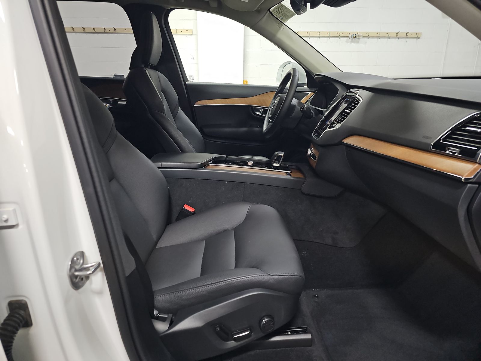 2024 Volvo XC90 B5 Plus AWD