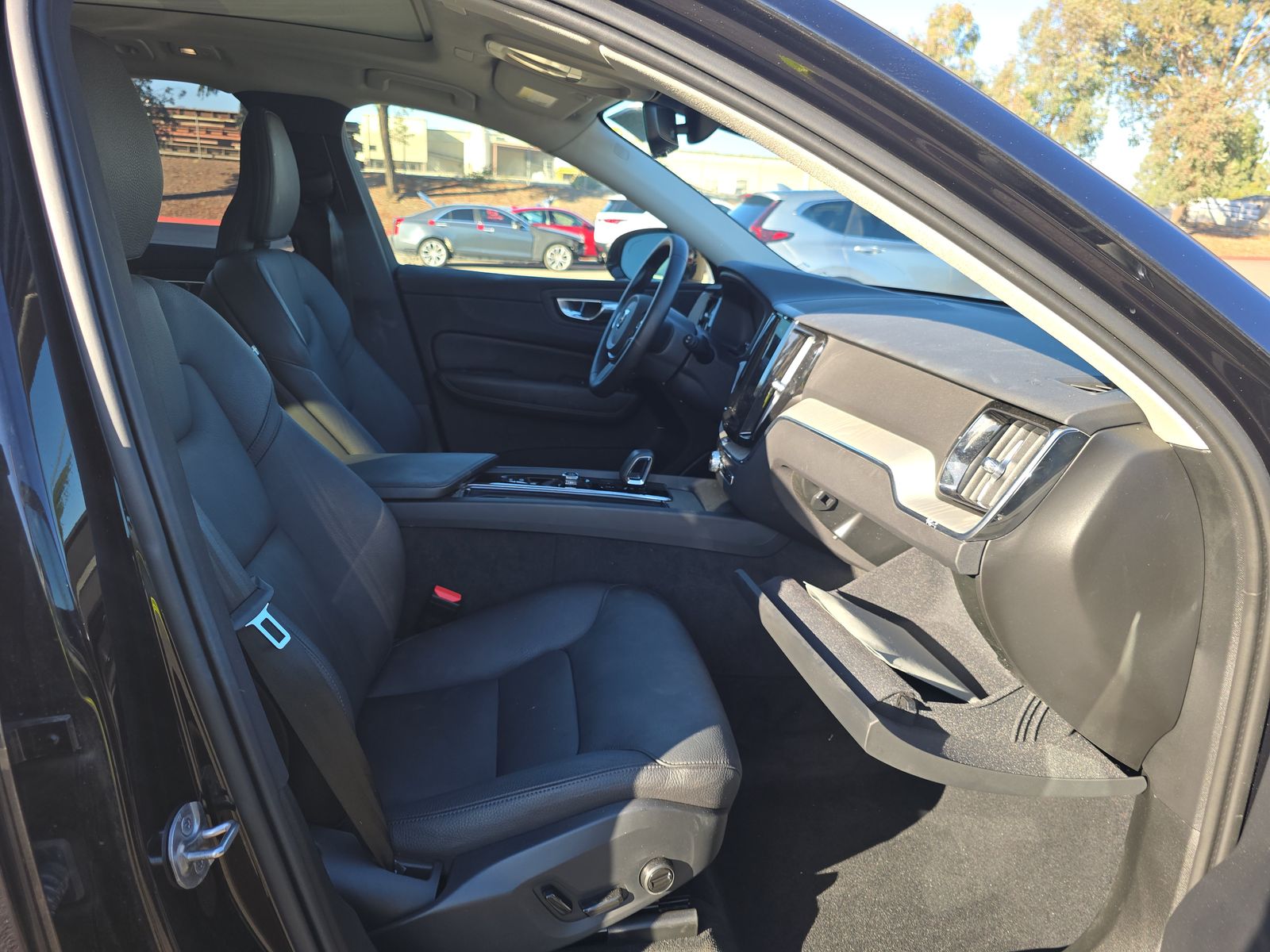 2025 Volvo XC60 B5 Plus AWD