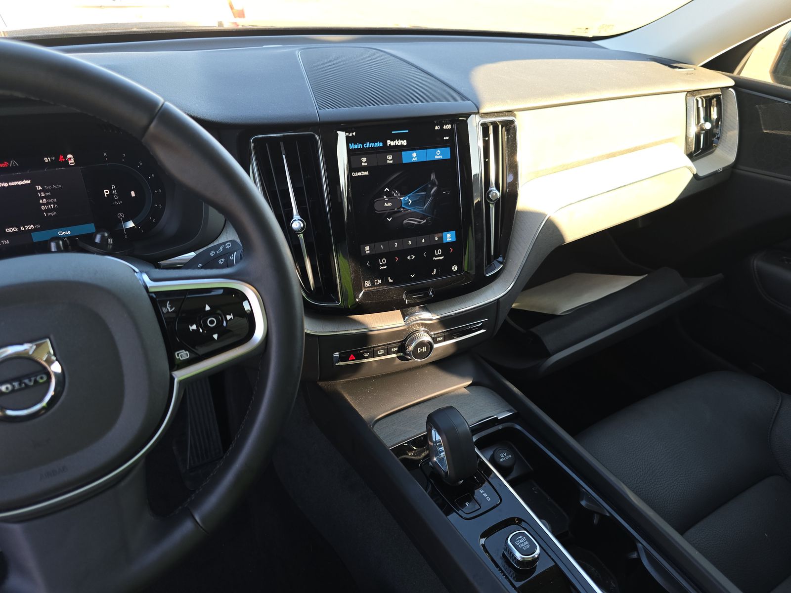 2025 Volvo XC60 B5 Plus AWD