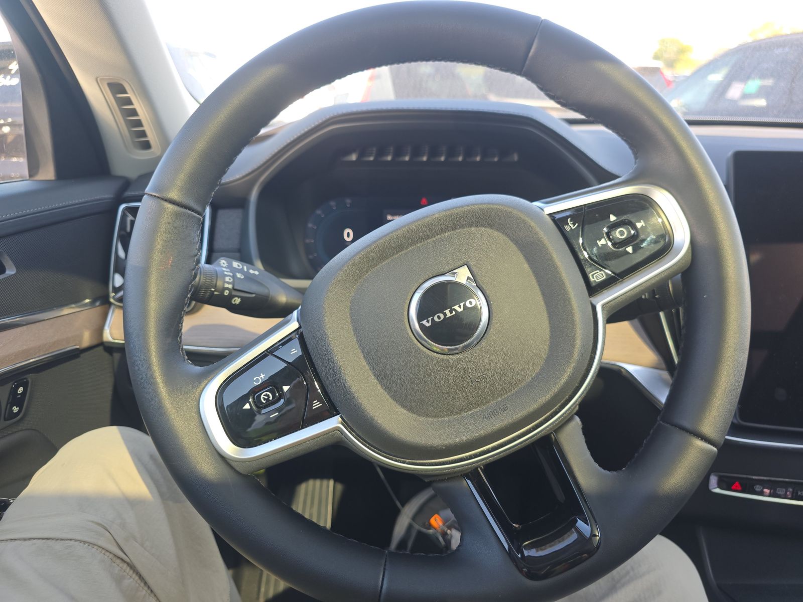 2025 Volvo XC90 B6 Plus AWD