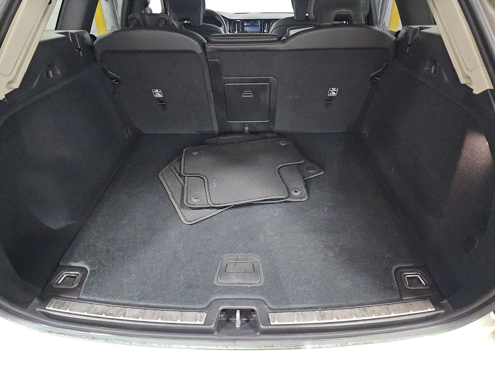 2025 Volvo XC60 B5 Plus AWD