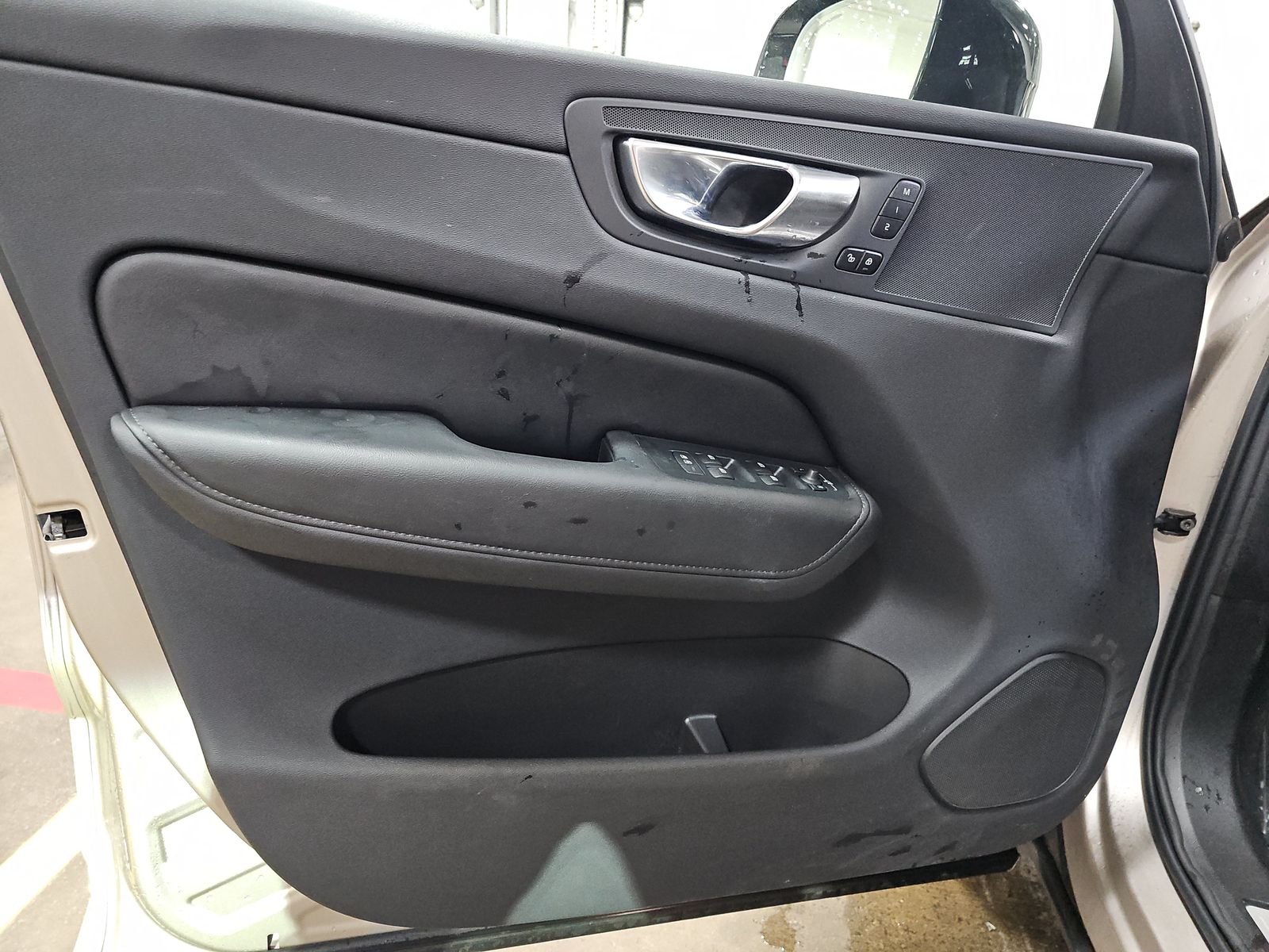 2025 Volvo XC60 B5 Plus AWD