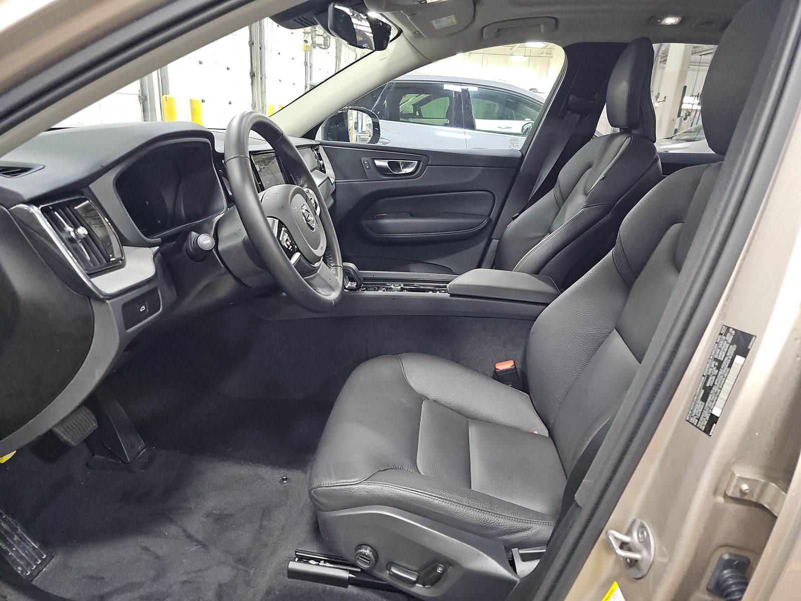 2025 Volvo XC60 B5 Plus AWD