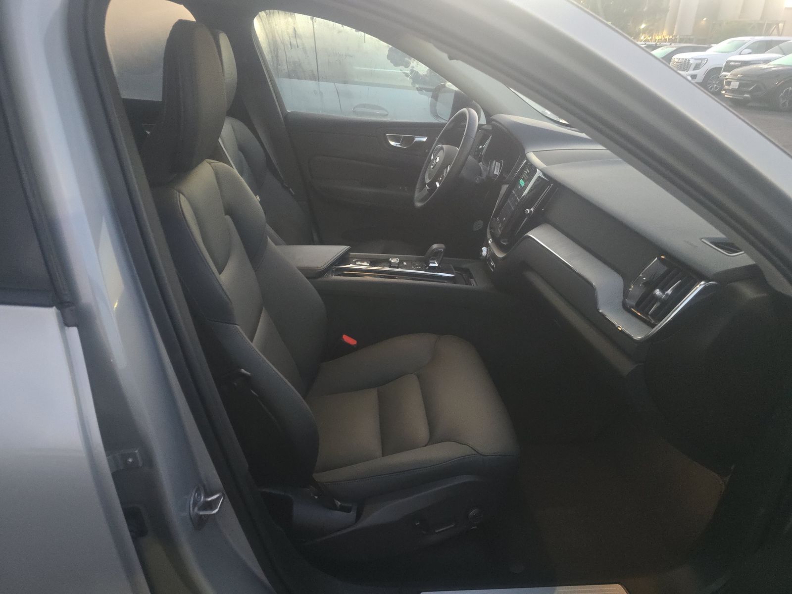 2025 Volvo XC60 B5 Plus AWD