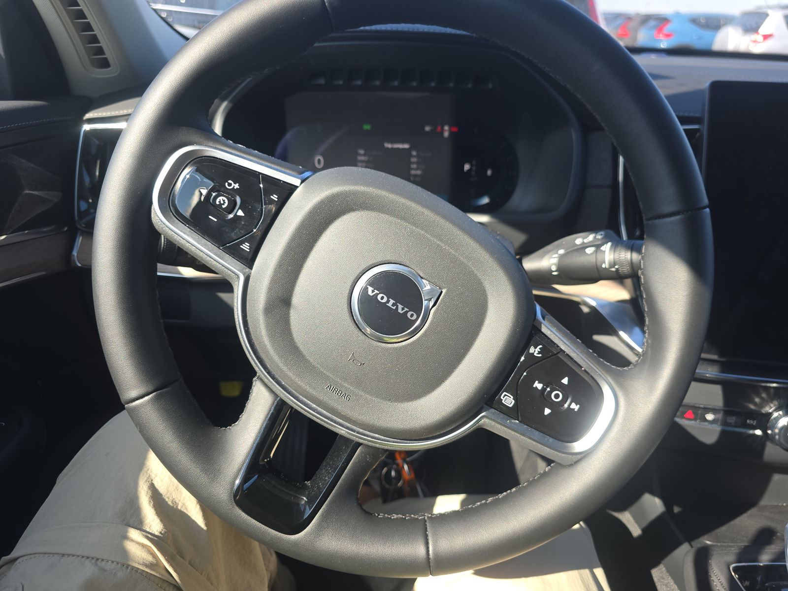 2025 Volvo XC90 B6 Plus AWD