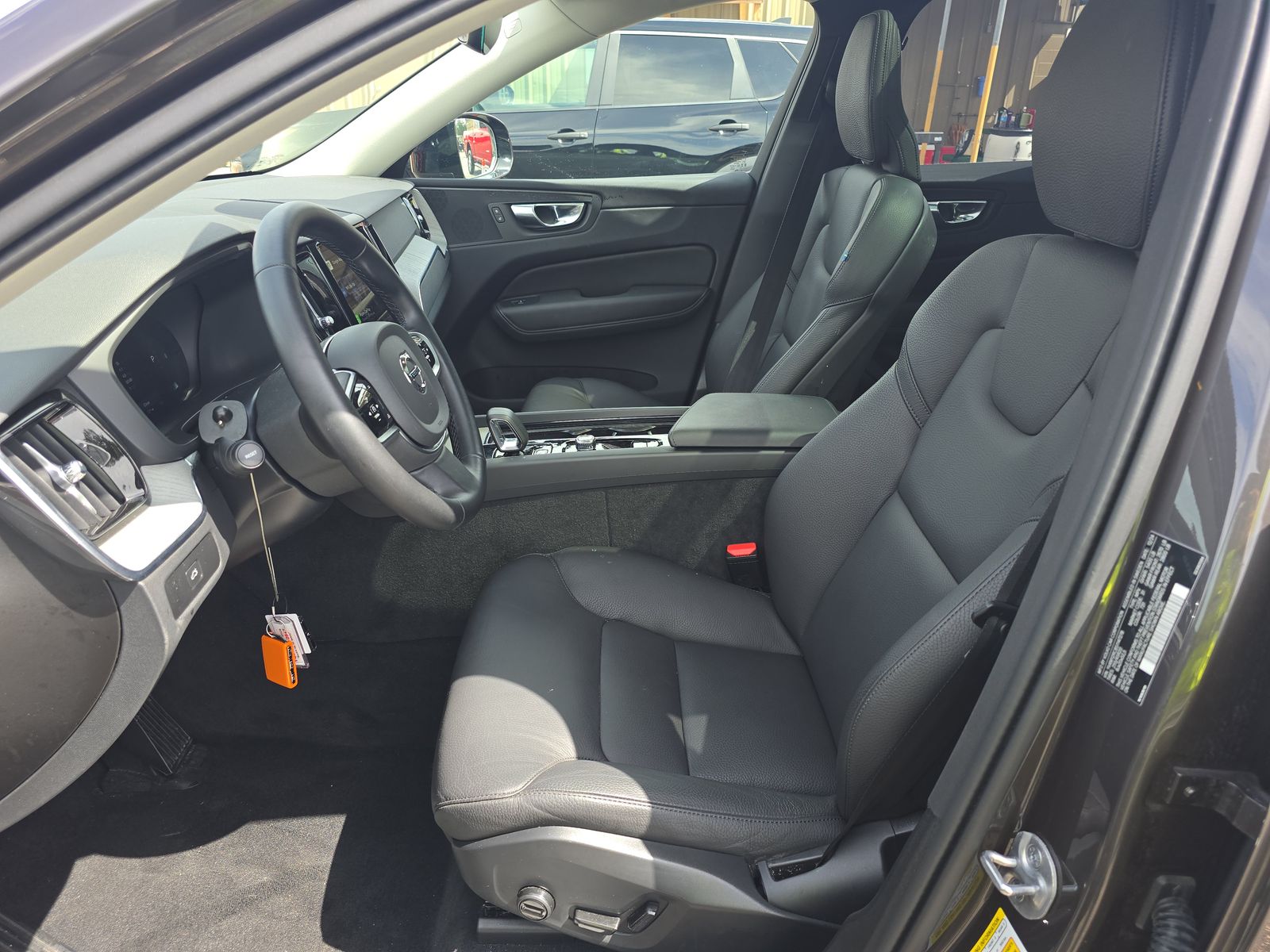 2025 Volvo XC60 B5 Plus AWD