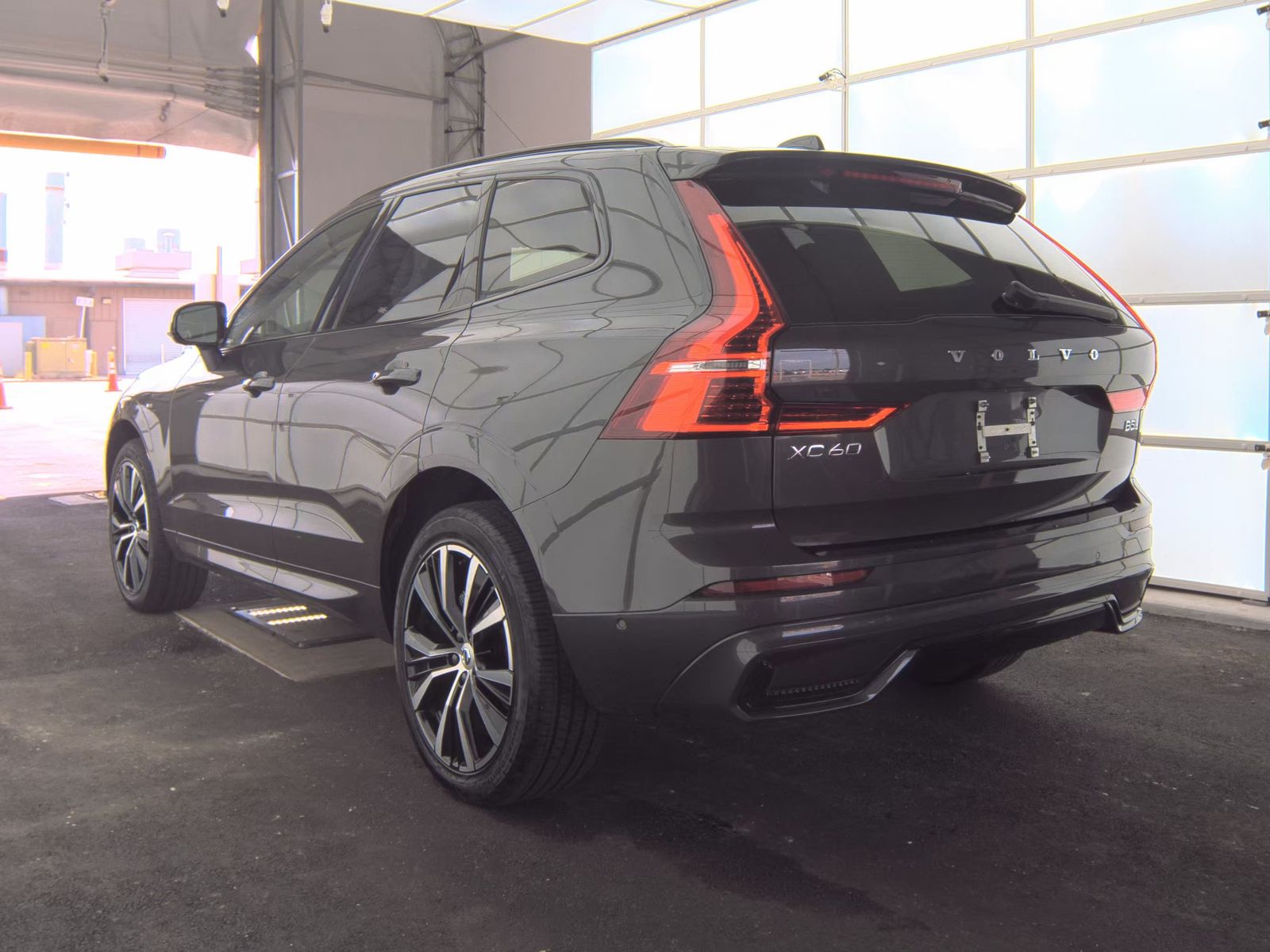 2025 Volvo XC60 B5 Plus AWD